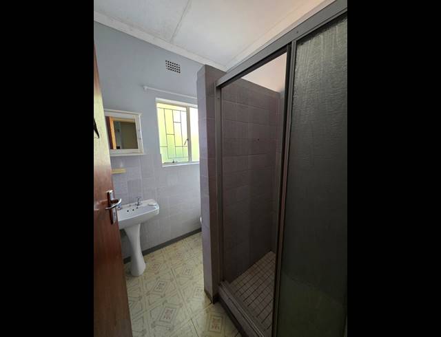 3 BEDROOM HOUSE TO LET IN FLORA GARDENS